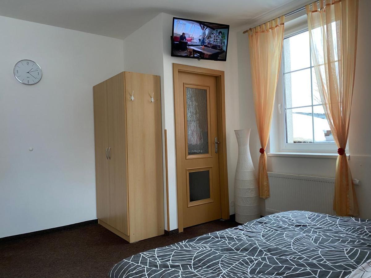 Penzion Pod Kostelem Bublava Bagian luar foto